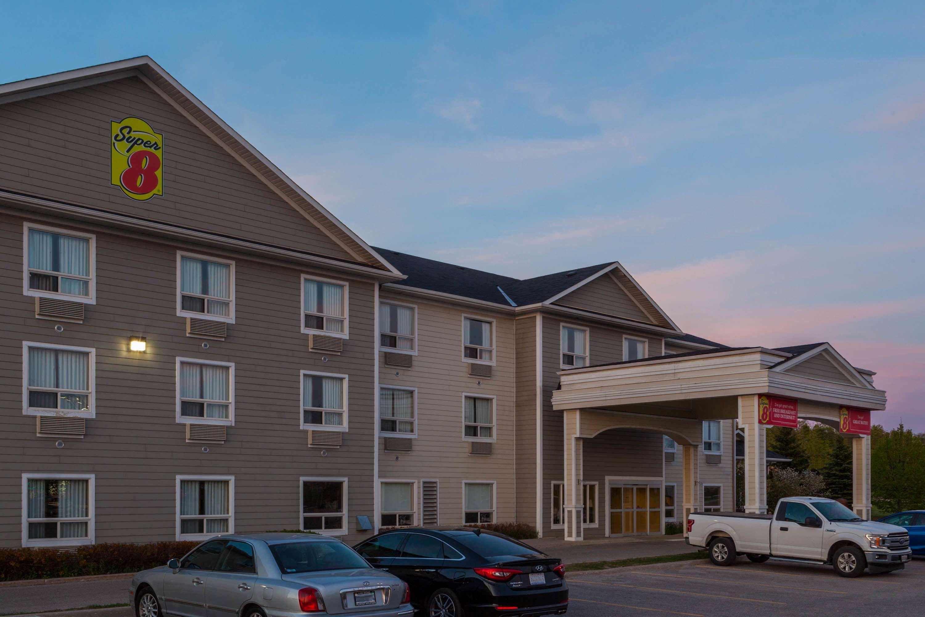 Super 8 By Wyndham Midland Hotell Eksteriør bilde