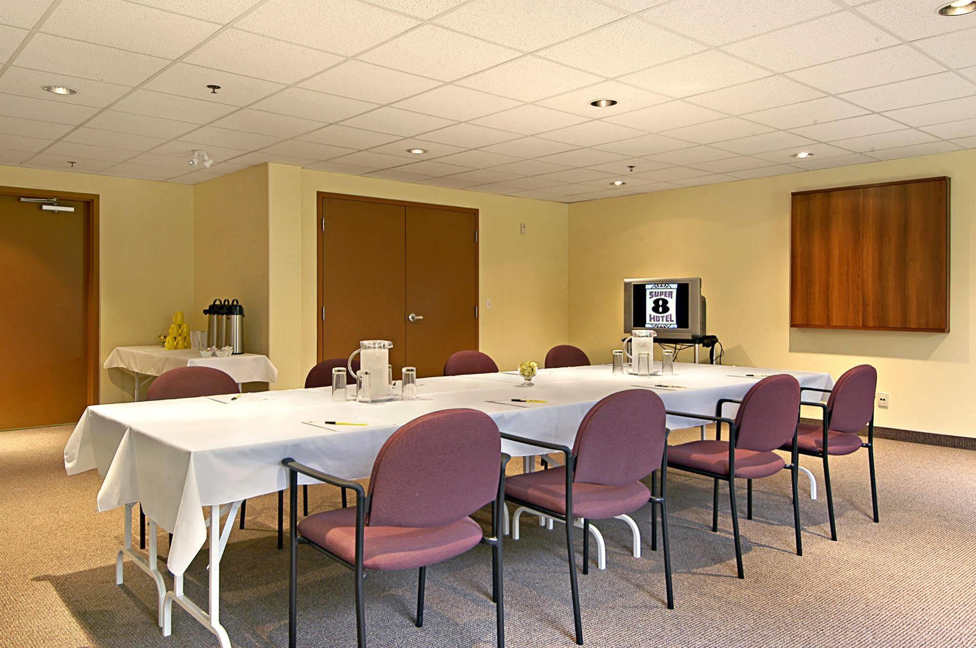 Super 8 By Wyndham Midland Hotell Eksteriør bilde