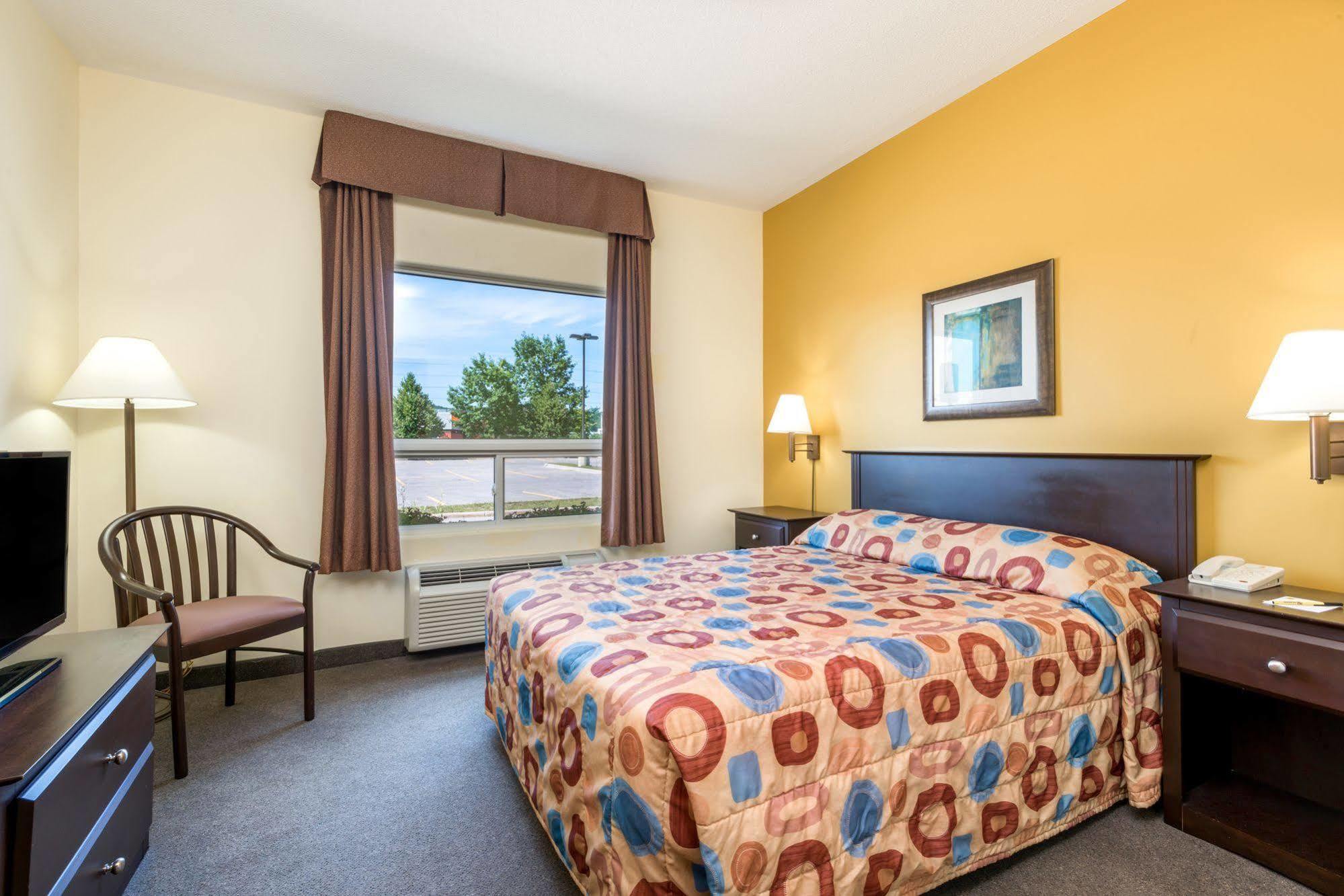 Super 8 By Wyndham Midland Hotell Eksteriør bilde