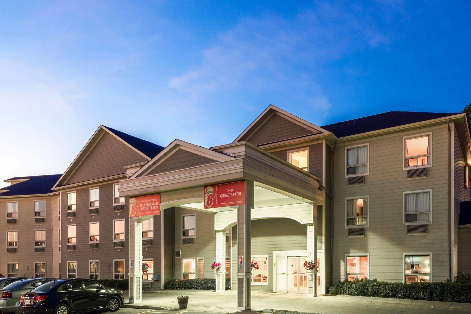 Super 8 By Wyndham Midland Hotell Eksteriør bilde