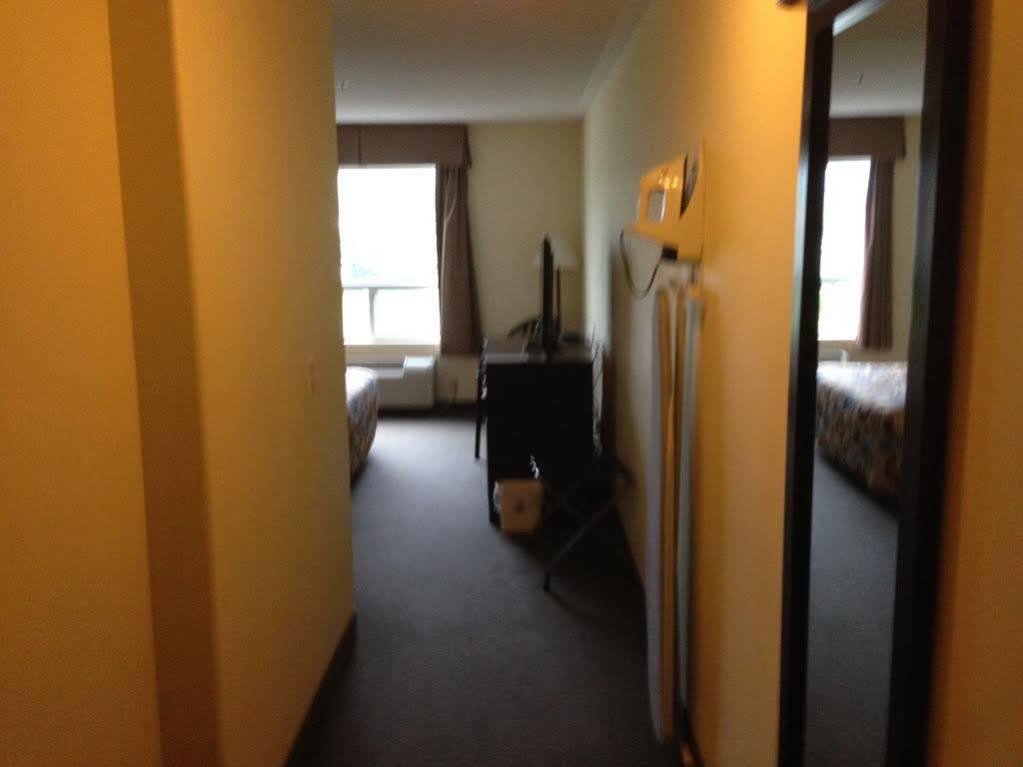 Super 8 By Wyndham Midland Hotell Eksteriør bilde